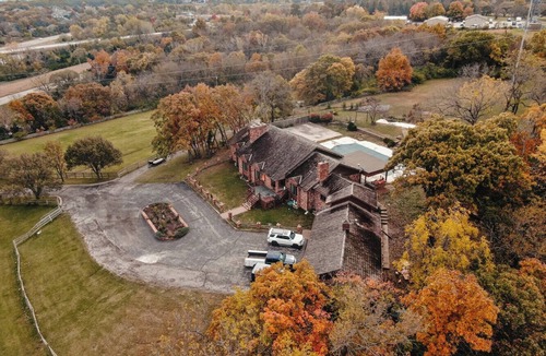 Shawnee House | Convenient Spacious 7-bedroom estate in Shawnee neighboring the Park