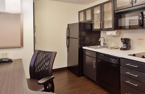 North Olmsted Hotel | Convenient Stay! Pet-Friendly Property, Near Little Clague Park and Morton Park!