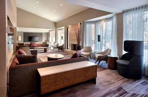 Milford Hotel | Convenient Stay, Superb Location! 2 Modern Units in Milford, Near Calzone Park