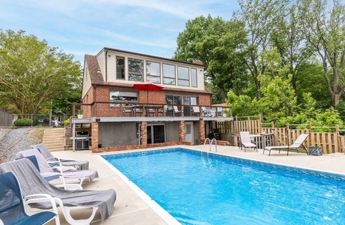 Arnold Apartment | Cool Spring waterfront apartment with pier mins to Annapolis