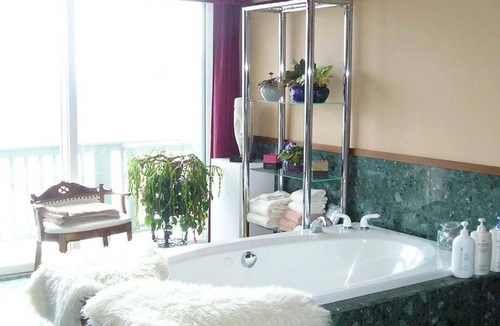 Hebron Bed & Breakfast | Coppertoppe Inn and Retreat Center