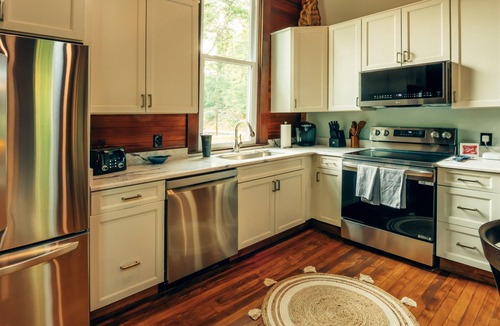 Procious Apartment | Corton Lodge Riverview Suite – Private Riverfront