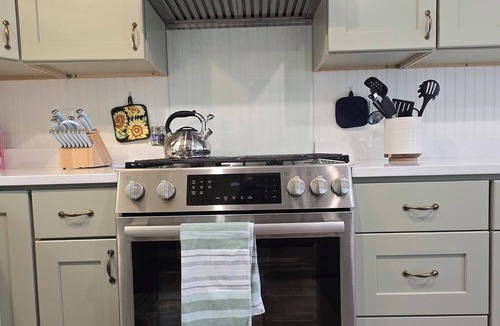 Bridgewater House | Cottage at Newfound Lake - Sleeps 8, Boat Launch, Beach Access, and more!