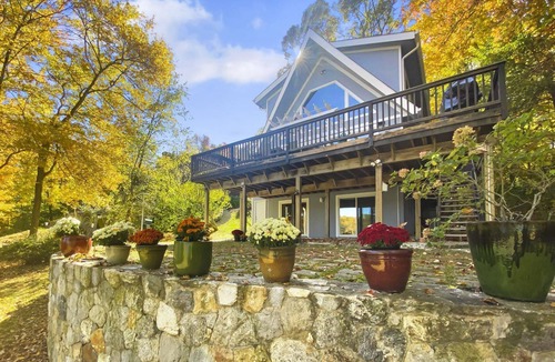 Newtown House | Cottage at Sunny Day- Lakeside, views, kayak, dock