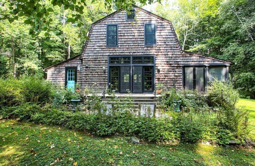 Taconic House | Cottage-style home, beautiful landscaping, large screened porch, fire pit,...