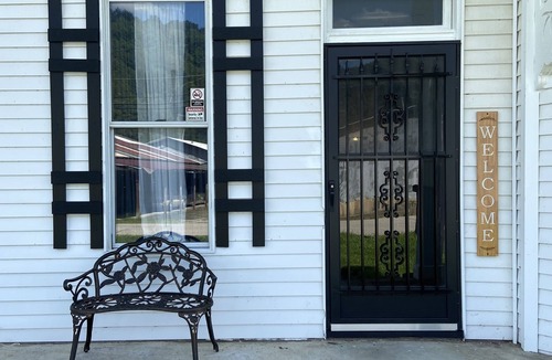 Madison House | Country Roads Guest House on the Little Coal River