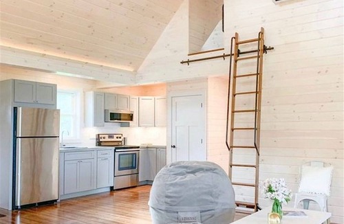 North Sebago Villa | Couples Cottage Limit 4 1 Bedroom Cottage