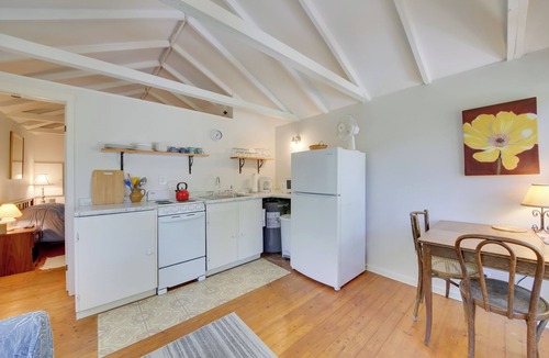 Northport Cottage | Couples Getaway Near Beaches: Northport Cottage