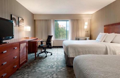 Fairlawn Hotel | Courtyard Akron Fairlawn