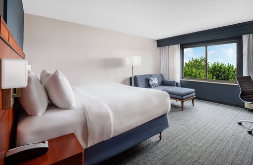 Manchester Hotel | Courtyard by Marriott Manchester - Boston Regional Airport