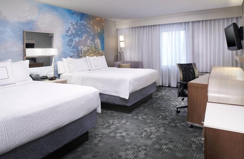 North Olmsted Hotel | Courtyard Cleveland Airport North