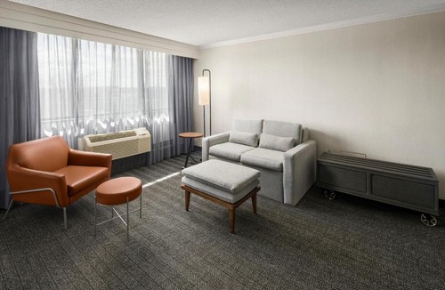 Dwight Hotel | Courtyard New Haven at Yale