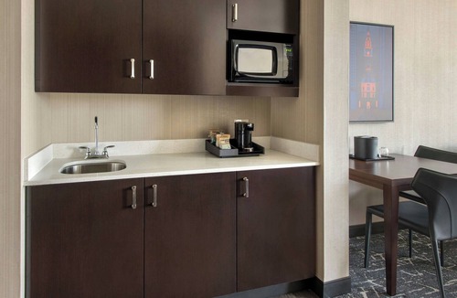 South Philadelphia Hotel | Courtyard Philadelphia South at The Navy Yard