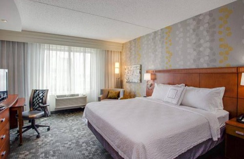 East Farmingdale Hotel | Courtyard Republic Airport Long Island/Farmingdale
