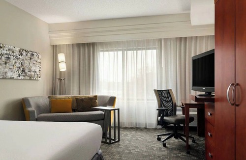 Salisbury Hotel | Courtyard Salisbury | King Sofa | Stadium, Salisbury U, TidalHealth Close