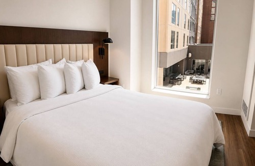 Downtown - Waterfront Hotel | Courtyard Studio Overlooking Thermal Spa Courtyard