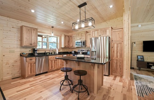 McArthur Cabin | Coyote Creek | Hocking Hills, 40 Acre Retreat