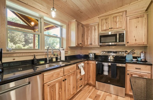 McArthur Cabin | Coyote Creek | Hocking Hills, 40 Acre Retreat