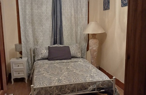 New Britain House | cozy 1 bedroom 3rd floor nice quiet and conveniently located next to everything.