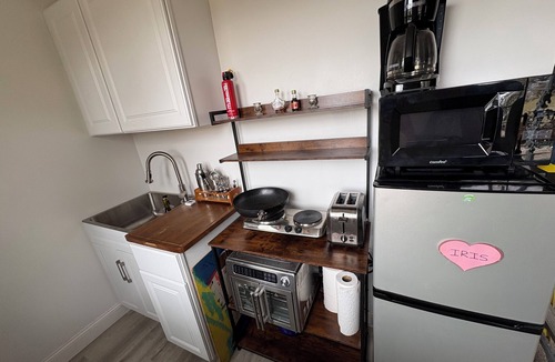Portsmouth Apartment | Cozy 1-bedroom apartment in superb Portsmouth with AC