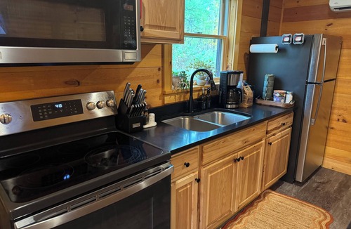 Green Mountains Cabin | Cozy 1-bedroom cabin 20 minutes from Jay Peak