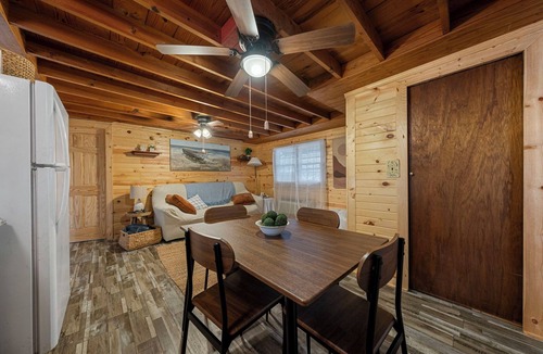 Se Ree Cabin | Cozy 1-bedroom cabin in perfect Hudson with cool AC