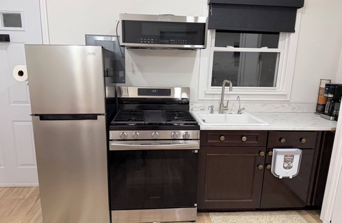 Mastic House | Cozy 1-bedroom cottage in delightful Mastic Beach with AC