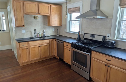Northampton House | Cozy 1-bedroom house in overlooking the river close to downtown Northampton