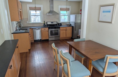 Northampton House | Cozy 1-bedroom house in overlooking the river close to downtown Northampton