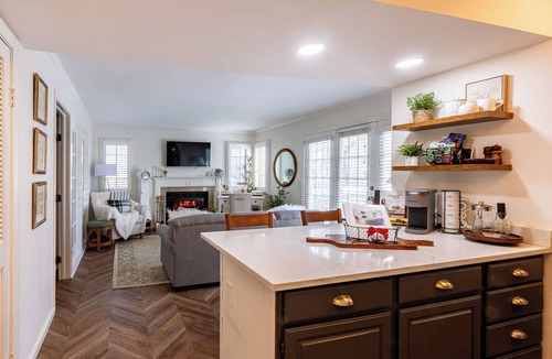 Norwich Condo | Cozy 1-bedroom spa villa, king bed, pool, Near casino, golf, wine trail & Mystic