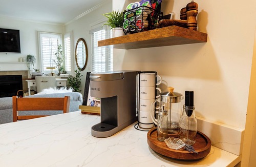 Norwich Condo | Cozy 1-bedroom spa villa, king bed, pool, Near casino, golf, wine trail & Mystic