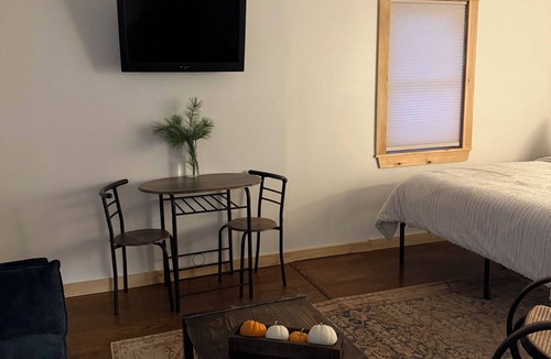 Ellsworth Apartment | Cozy 1-bedroom studio in charming Ellsworth with AC