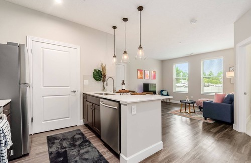 Victorian Village Apartment | Cozy 1bd Apartment near DT, Grant Medical Center, Riverside Methodist Hospital