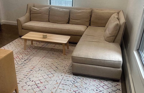 Jones Hill Condo | Cozy 2 Bed Condo with 2 Parking Spots and Washer-Dryer