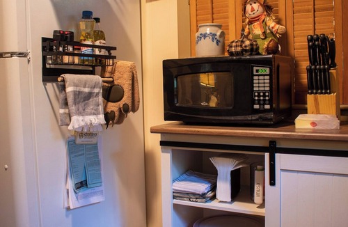 Bath Cabin | Cozy 2-bedroom cabin w/AC in Bath across from a river in The White Mountains