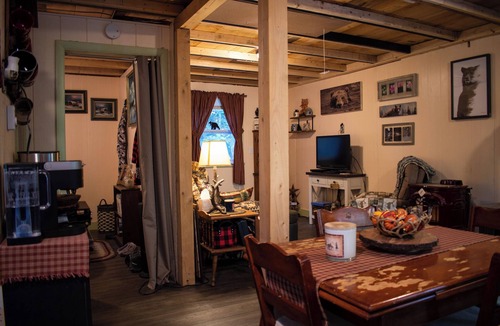 Bath Cabin | Cozy 2-bedroom cabin w/AC in Bath across from a river in The White Mountains