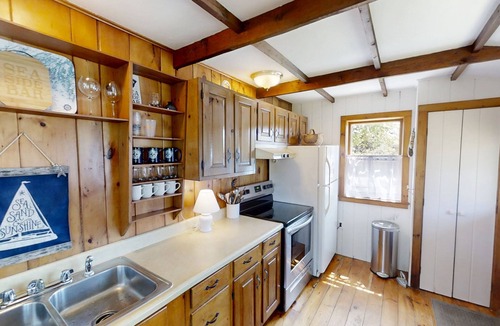 Bailey Island Cottage | Cozy 2 bedroom cottage with beautiful views of Mackerel Cove!