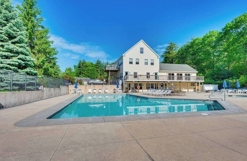 Summer Village Cottage | Cozy 2-bedroom cottage in adorable Wells with AC
