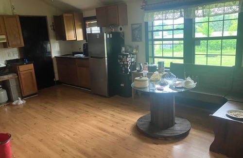Hulbert Other | Cozy 2-bedroom farmhouse in serene Hulbert with AC