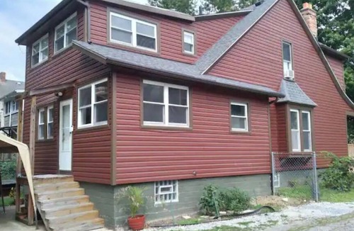 Highland Square Apartment | Cozy 2 bedroom in Highland Square, pets welcome!