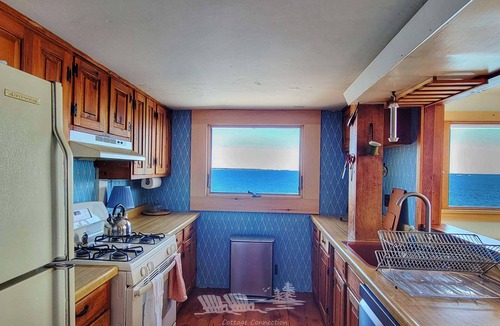 Georgetown House | Cozy 2-Bedroom Montgomery Studio in Georgetown with waterfront views.