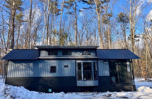 South Casco House | Cozy 2-bedroom Tiny Home with hot tub, A/C, boat ramp access to quiet lake