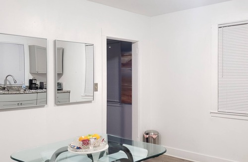 New London House | Cozy 2-bedroom vacation home《 free WiFi & parking 》New London, Connecticut, USA