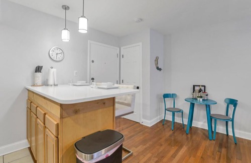 Victorian Village Apartment | Cozy 2 BR in Short North Convenient Parking