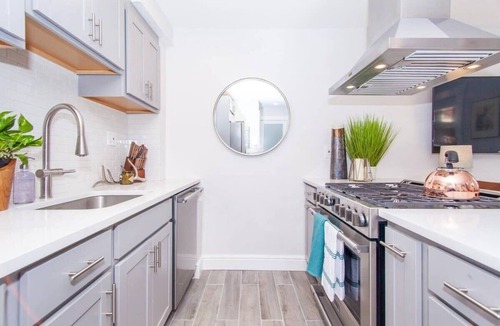 Highland Park House | Cozy 2BR Fort Hill Apartment | Near the T