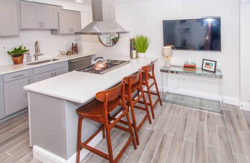 Highland Park House | Cozy 2BR Fort Hill Apartment | Near the T