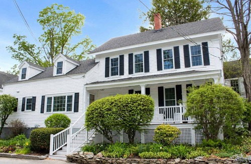 Wolfeboro Apartment | Cozy 2BR Getaway Steps from Lake Winnipesaukee