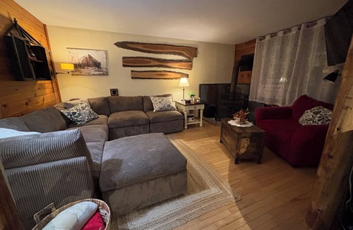 Eastern Vermont House | Cozy 3 bedroom 2 bath home close to hiking, biking, and Stowe!