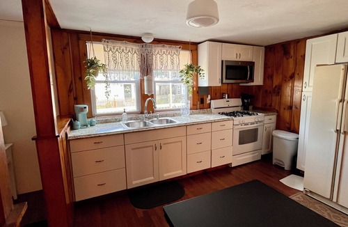 Onset Cottage | Cozy 3 bedroom,2 full bath cottage with big yard and deck near private beach.