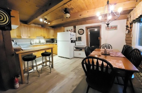Wheelock Cabin | Cozy 3-bedroom cabin - close to Burke Mtn & Kingdom Trails- 6.5 miles from I-91